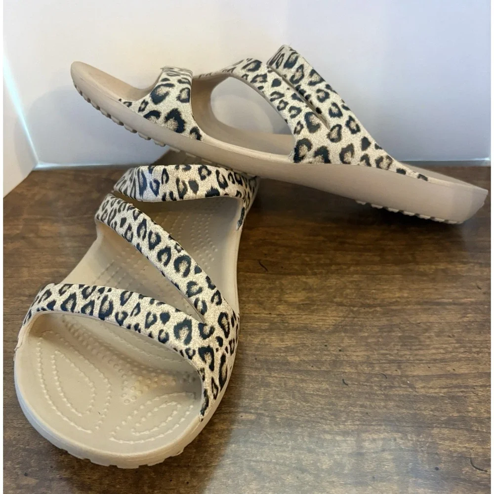 Crocs Kadee II Women's Flip Flop Sandals Leopard Print, Size 9 - Picture 4 of 5